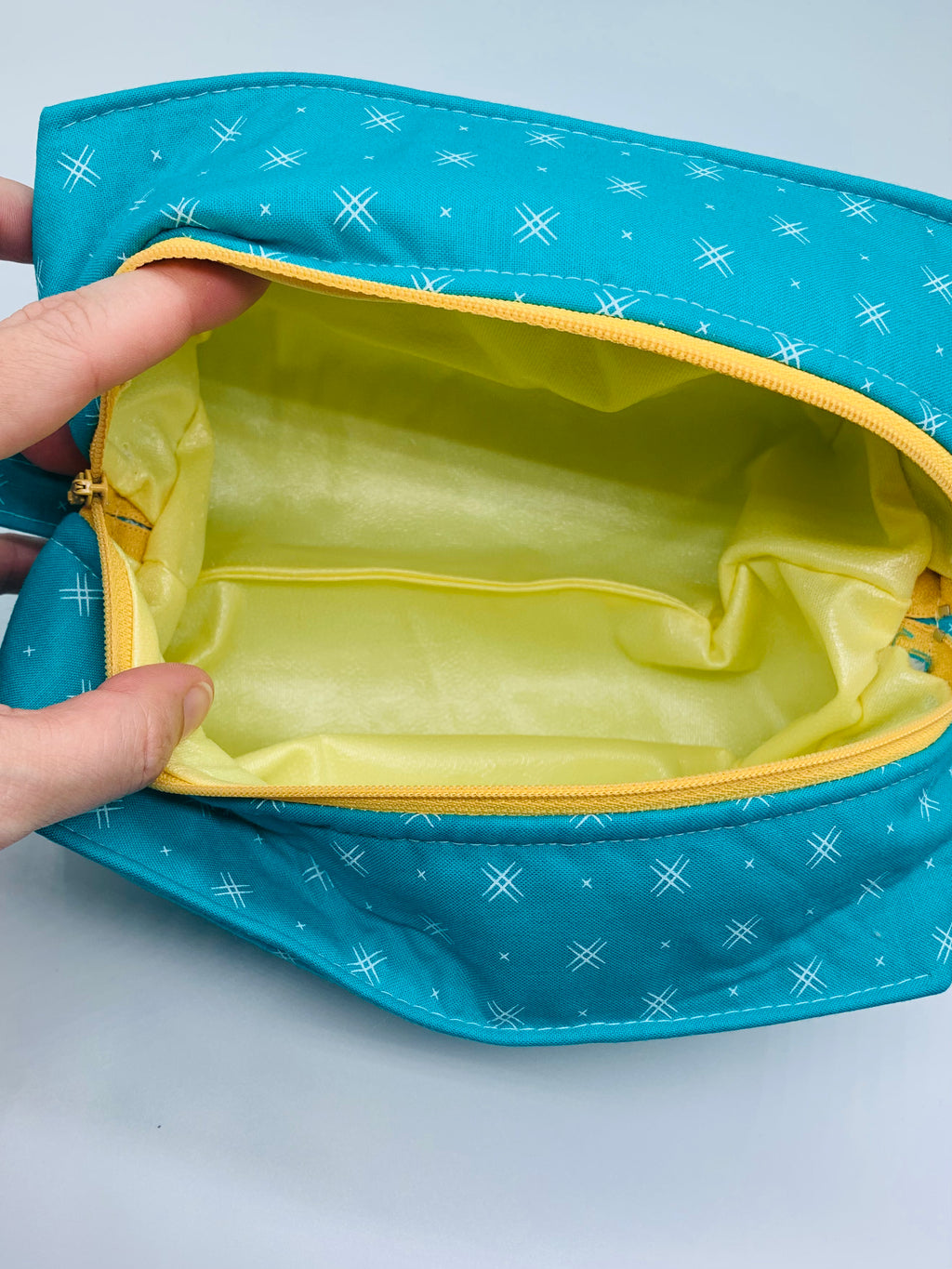 WET boxy bag with zipper and tabs